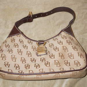 Dooney & Bourke bagette purse euc